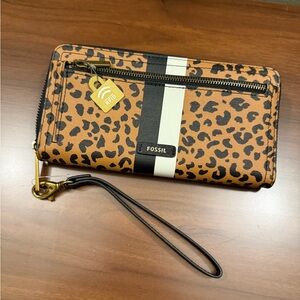 Fossil Logan RFID Zip Around Clutch in a cheetah print - Brand New